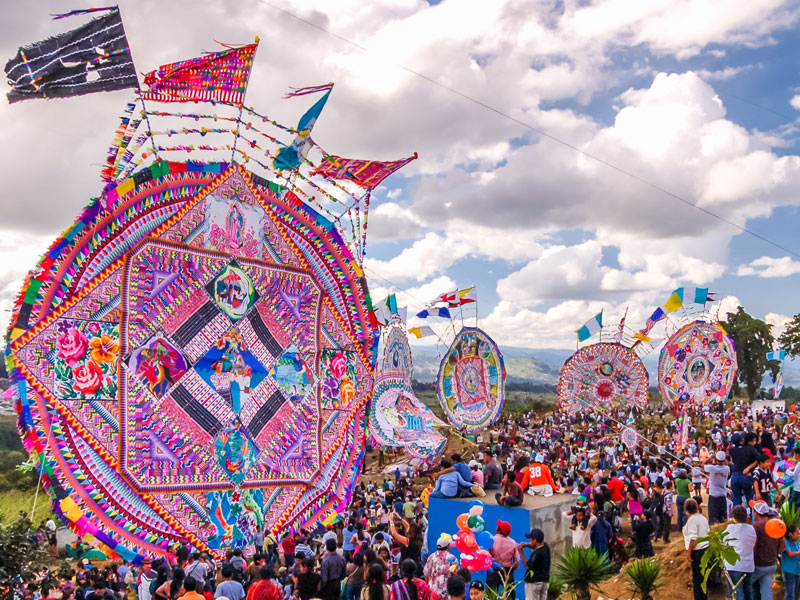 santiago-giant-kites.jpg?1754331145989
